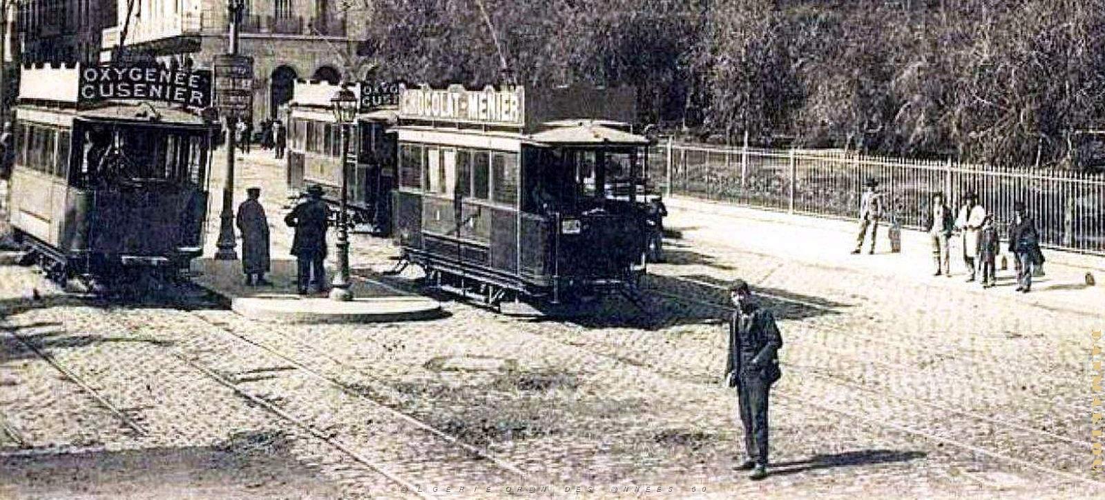 2281- Oran - Place d'Armes - Cercle des Officiers et Station Trams2 - 1910.jpg